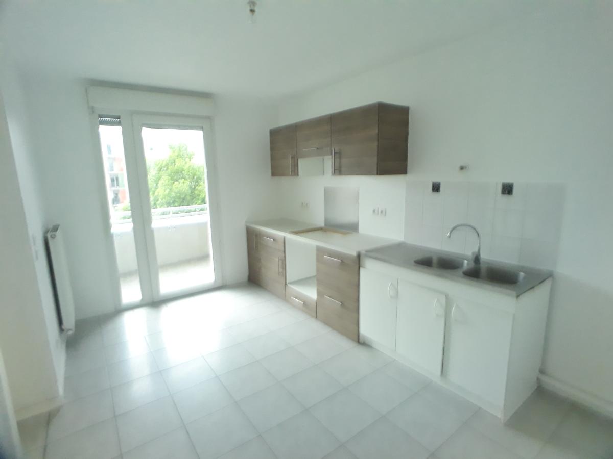 
																																							4 pièces - 
																																						3ème étage - 105m² - 1 349,81 € - Photo #2