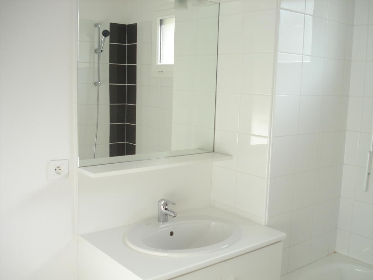 
																																							3 pièces - 
																																						1er étage - 57m² - 833,25 € - Photo #1