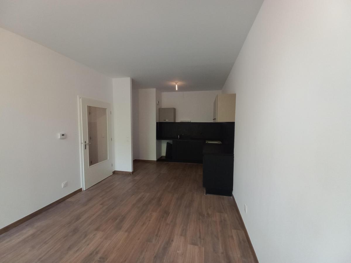 3 pièces - 1er étage - 63m² - 807,05 € - Photo #2