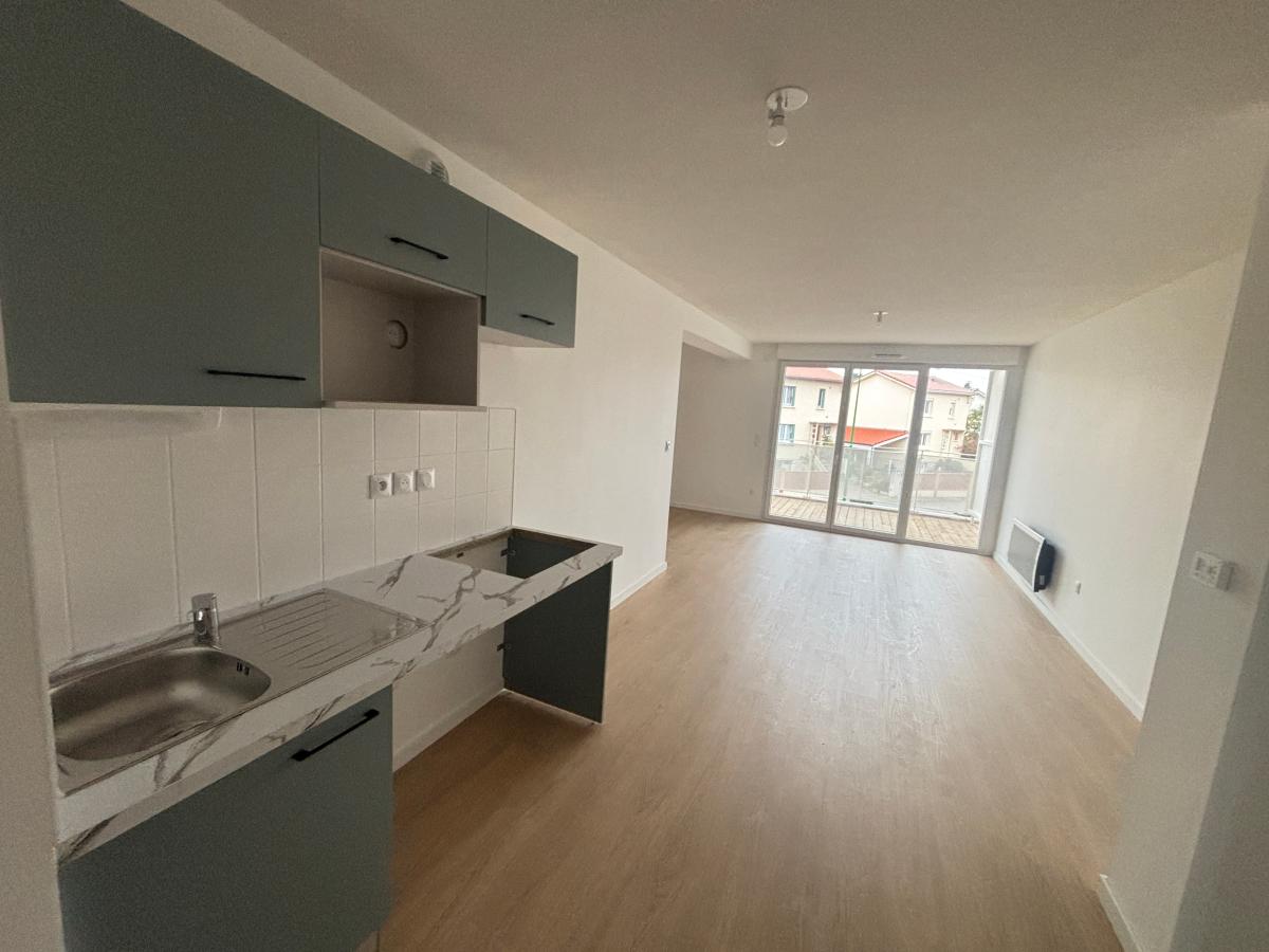 
																			3 pièces - 
																		1er étage - 73m² - 778,60 € - Photo #2