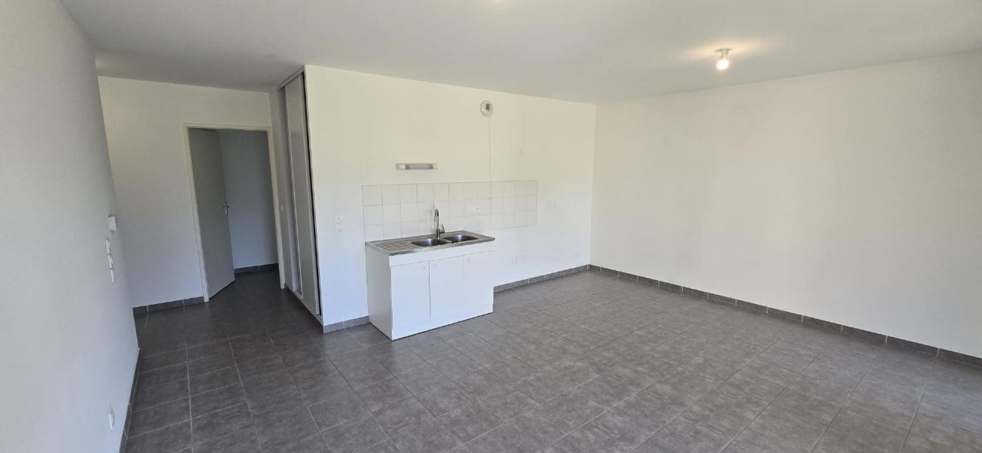 
																			4 pièces - 
																		1er étage - 77m² - 1 009,11 € - Photo #3