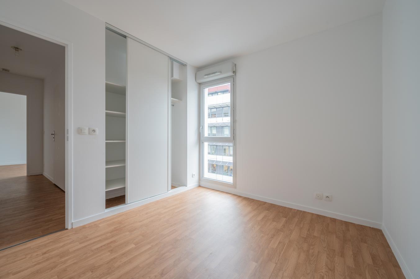 
																																							3 pièces - 
																																						1er étage - 64m² - 1 228,70 € - Photo #3