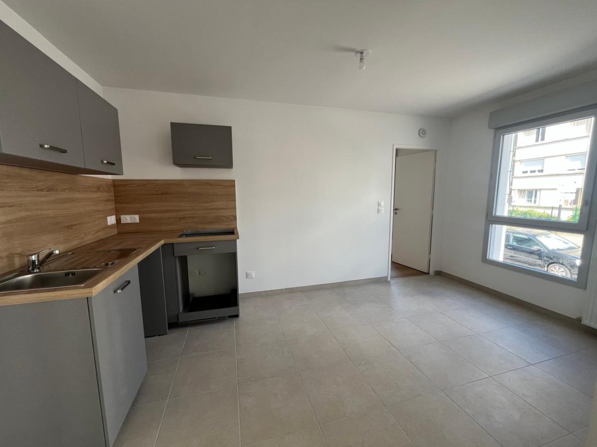 
																																							2 pièces - 
																																						RDC - 52m² - 688,64 € - Photo #2