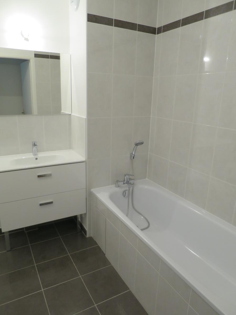 
																																							3 pièces - 
																																						1er étage - 61m² - 1 120,77 € - Photo #1