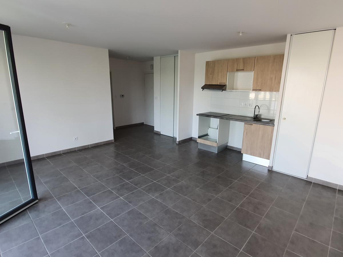 
																																							3 pièces - 
																																						2ème étage - 61m² - 725,70 € - Photo #1
