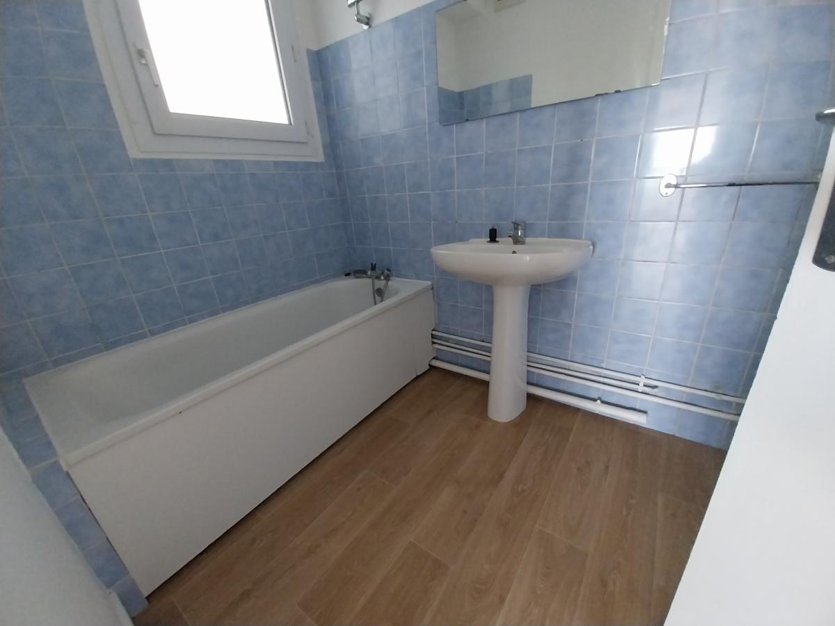 
																																							4 pièces - 
																																						12ème étage - 77m² - 90 000 € - Photo #3