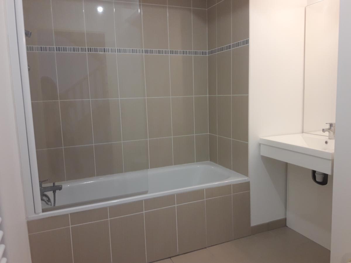 
																																							3 pièces - 
																																						3ème étage - 68m² - 1 066,79 € - Photo #3