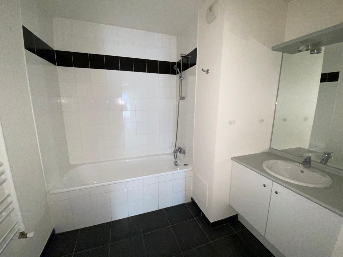 
																																							3 pièces - 
																																						1er étage - 69m² - 870,48 € - Photo #6