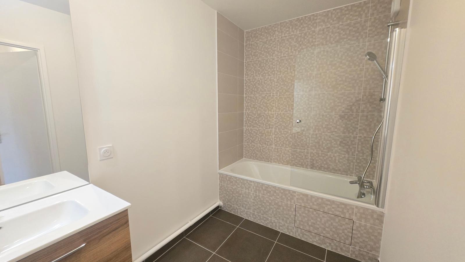 
																																							3 pièces - 
																																						3ème étage - 69m² - 1 189,84 € - Photo #6