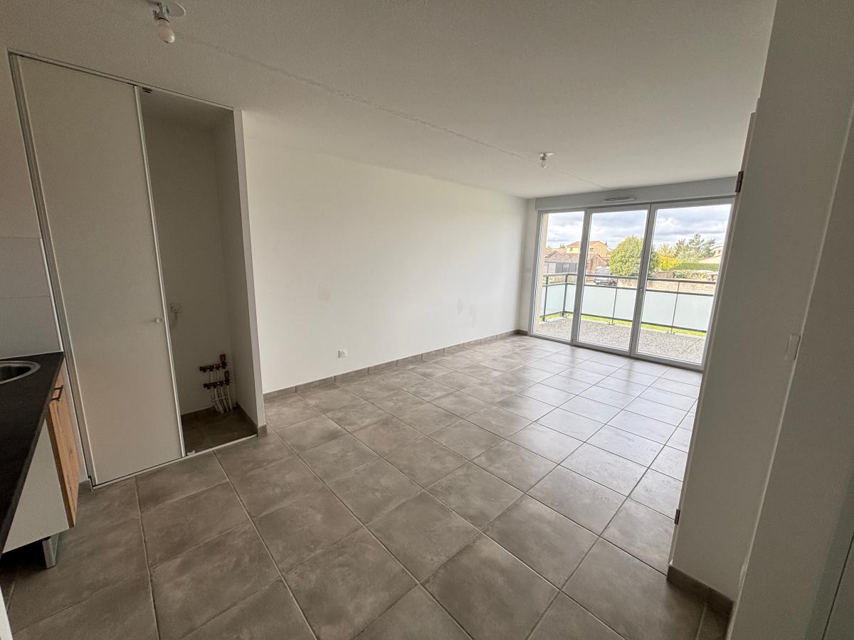 
																																							2 pièces - 
																																						1er étage - 40m² - 560,42 € - Photo #2