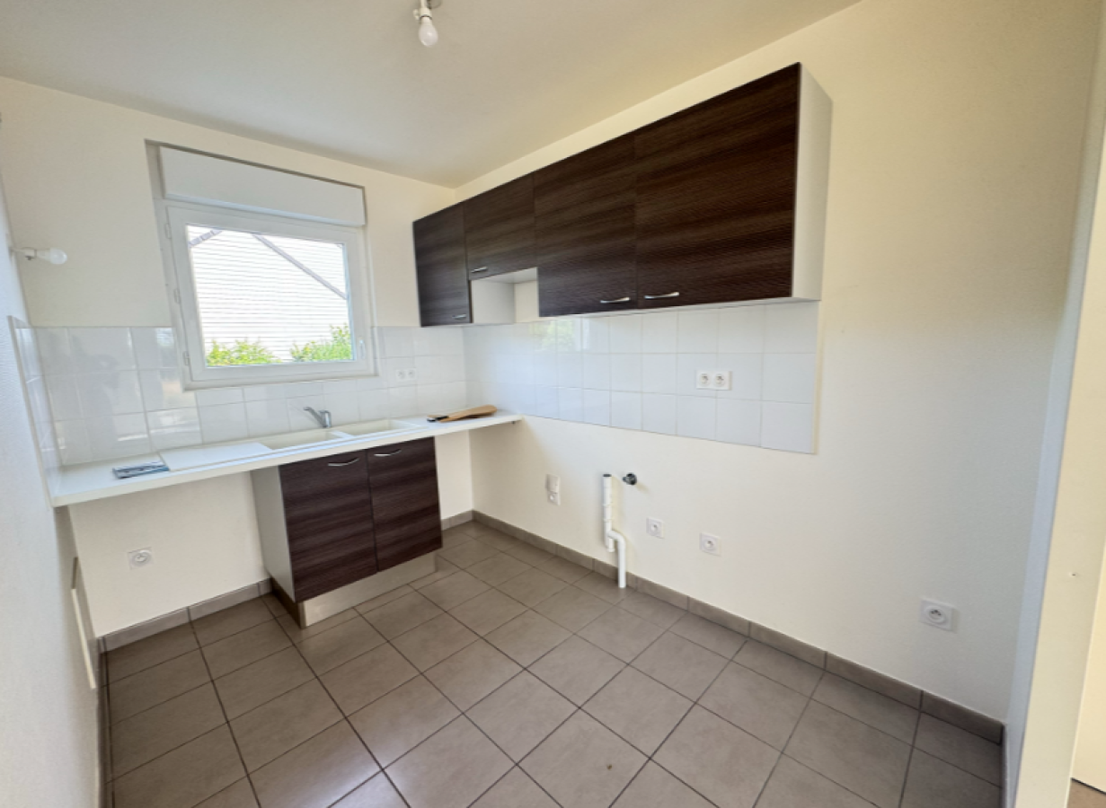 
																																							5 pièces - 
																																						RDC - 105m² - 824,29 € - Photo #3