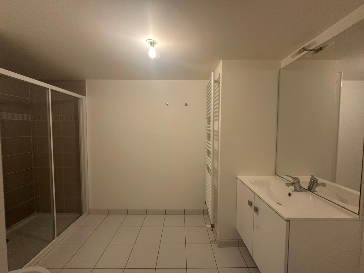 
																																							1 pièce - 
																																						1er étage - 34m² - 447,16 € - Photo #5