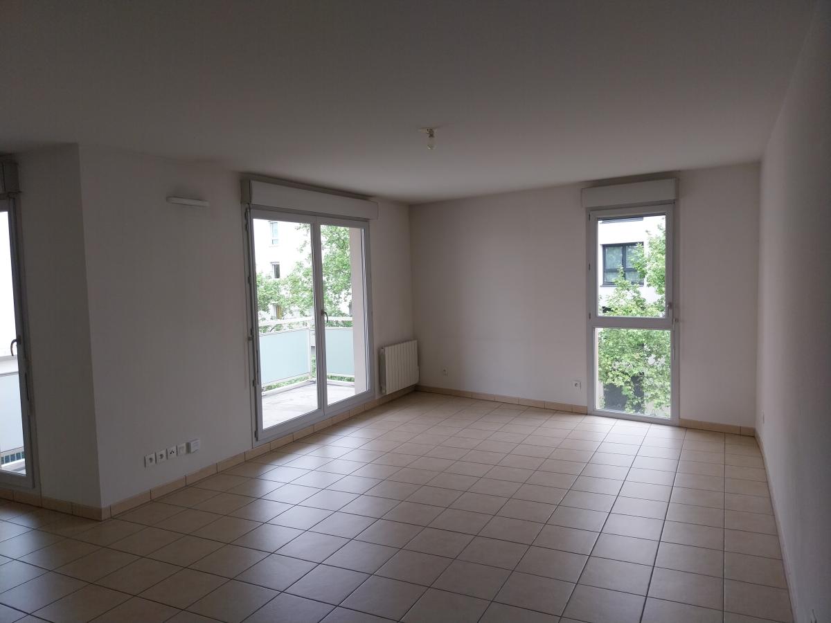 
																																							3 pièces - 
																																						1er étage - 65m² - 911,97 € - Photo #1