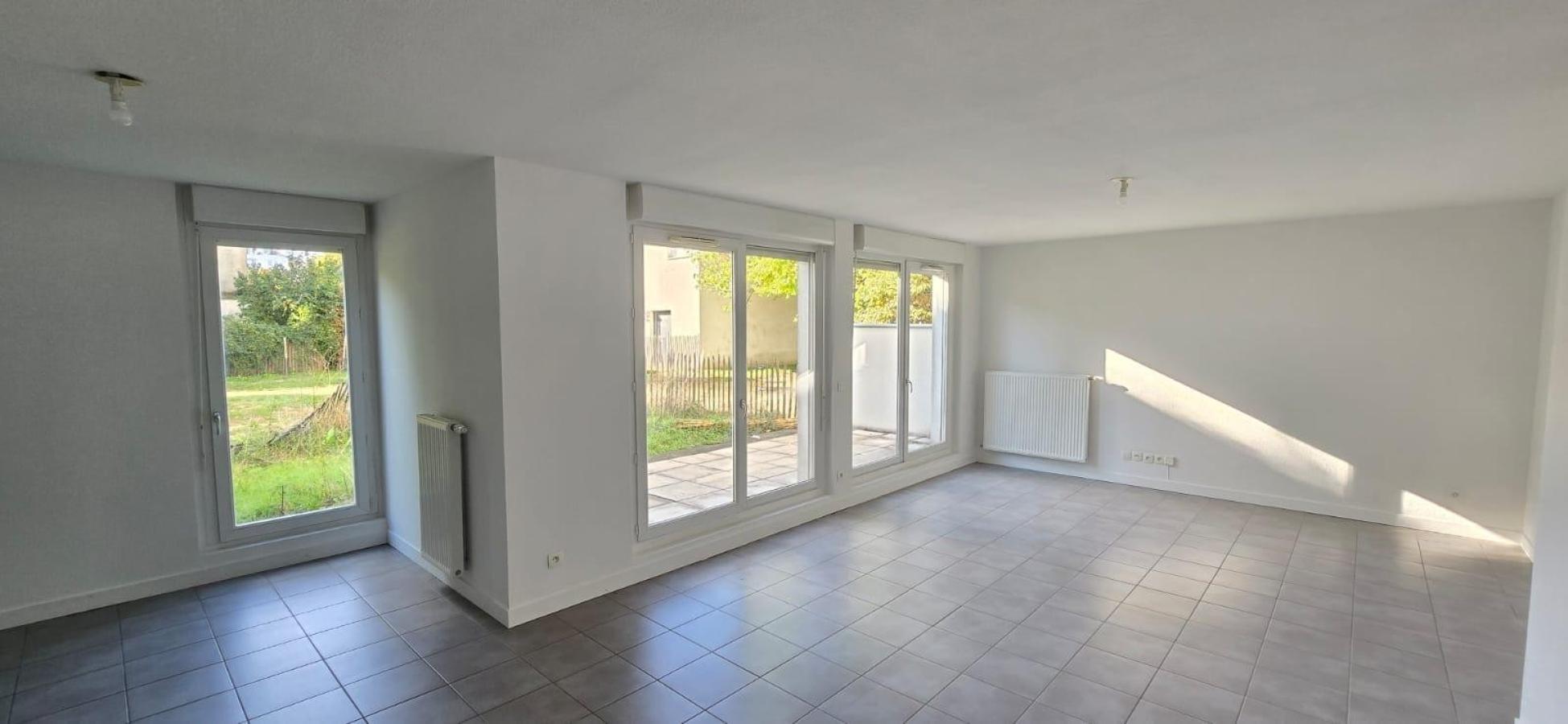 
																																							3 pièces - 
																																						RDC - 73m² - 919,25 € - Photo #3