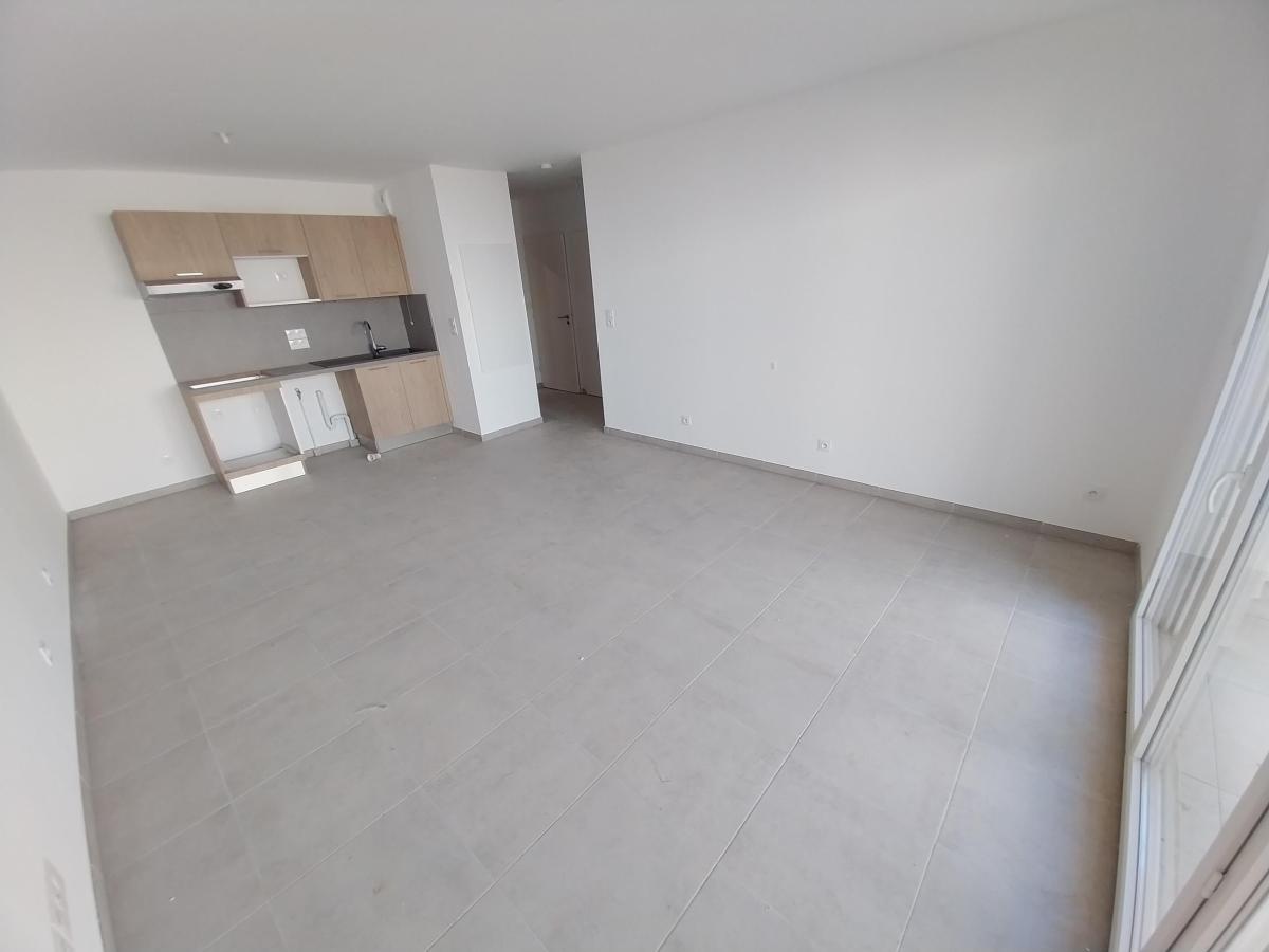 
																																							2 pièces - 
																																						RDC - 45m² - 792,33 € - Photo #2