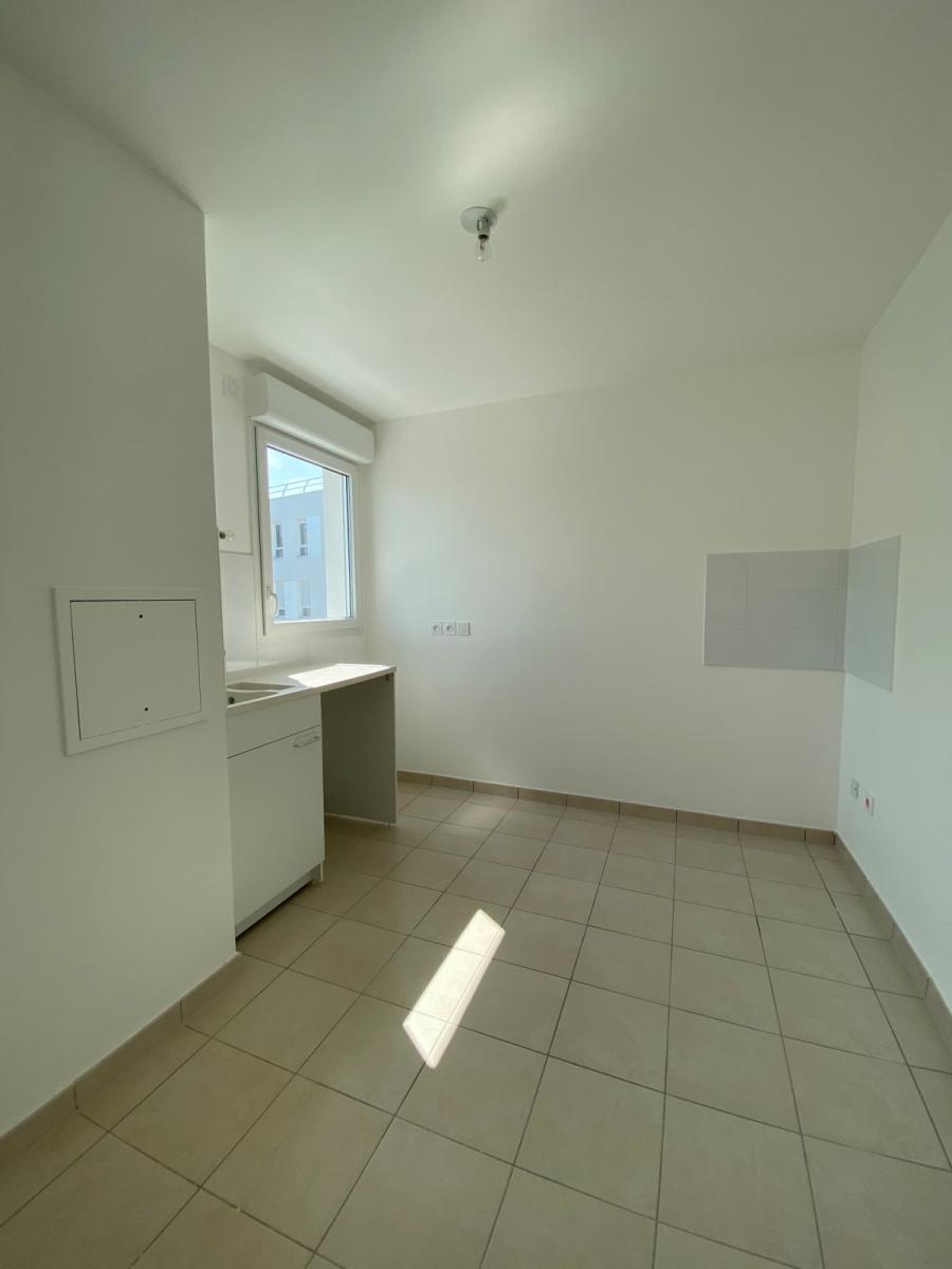5 pièces - 6ème étage - 104m² - 1 572,81 € - Photo #2