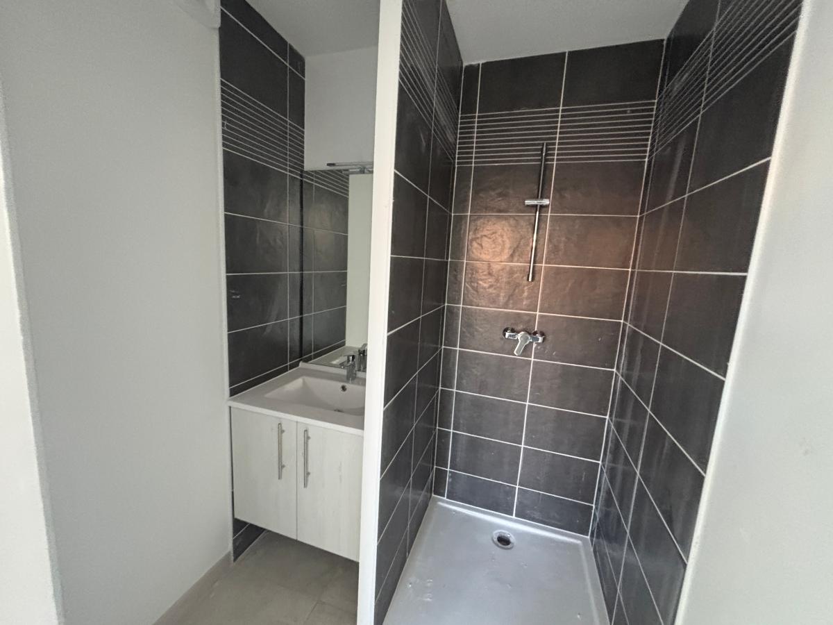 
																																							4 pièces - 
																																						2ème étage - 91m² - 983,68 € - Photo #6