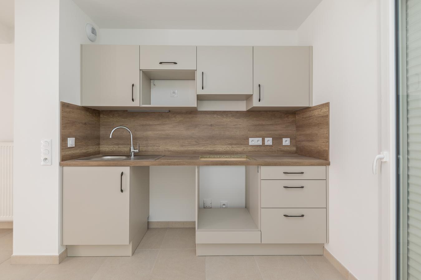 
																																							4 pièces - 
																																						RDC - 86m² - 858,78 € - Photo #1