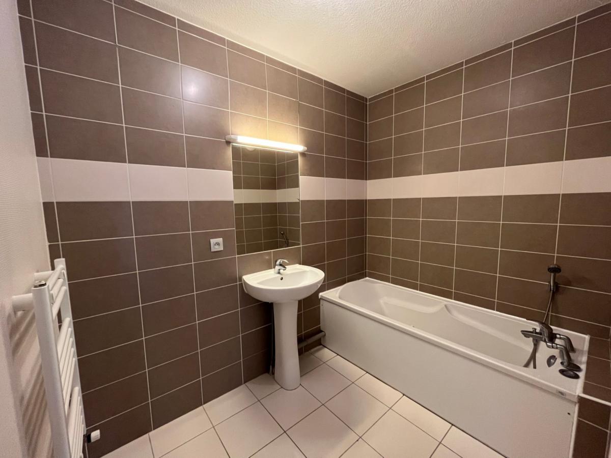 
																																							3 pièces - 
																																						2ème étage - 65m² - 1 018,50 € - Photo #6