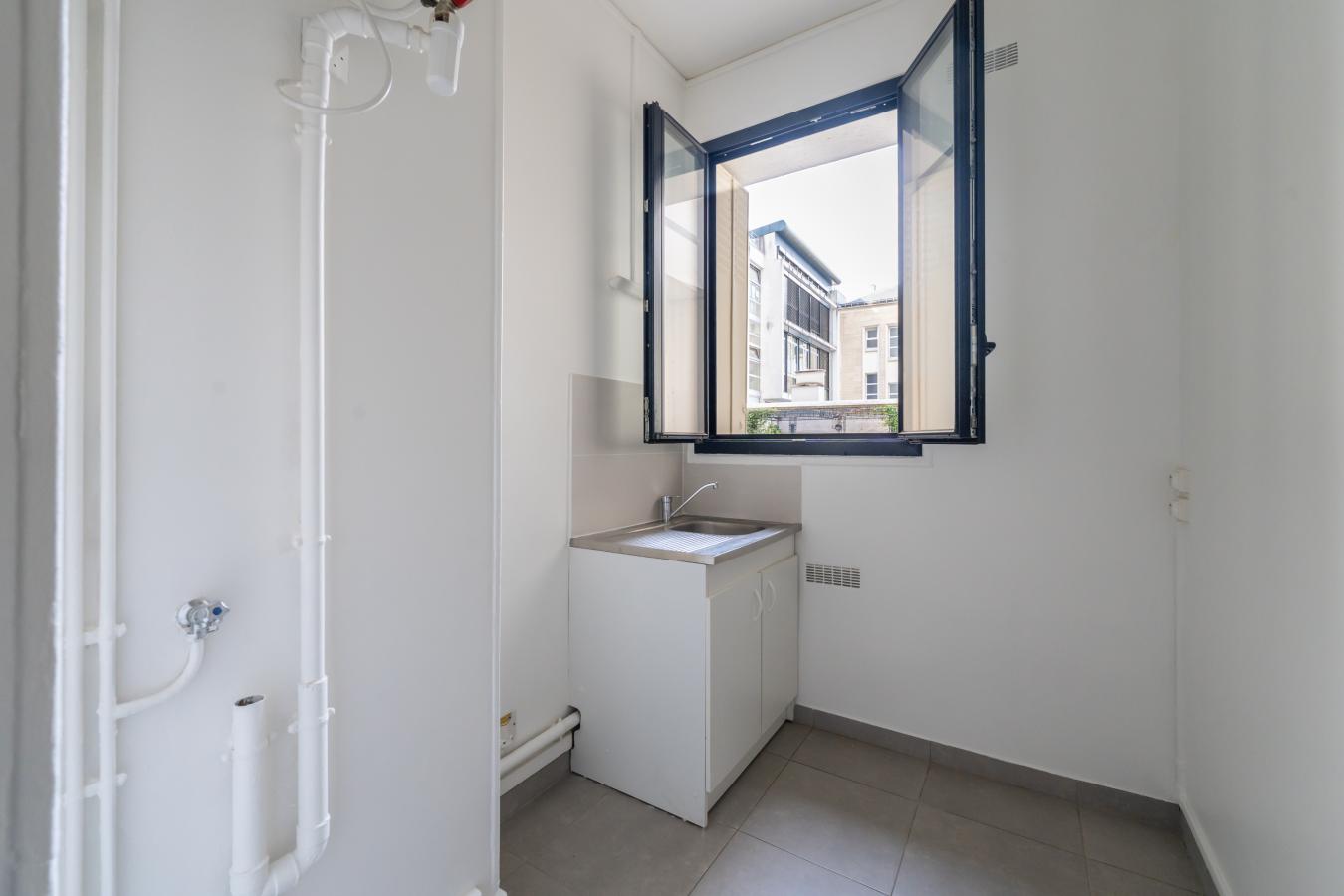 1 pièce - RDC - 240 000 € - Photo #5