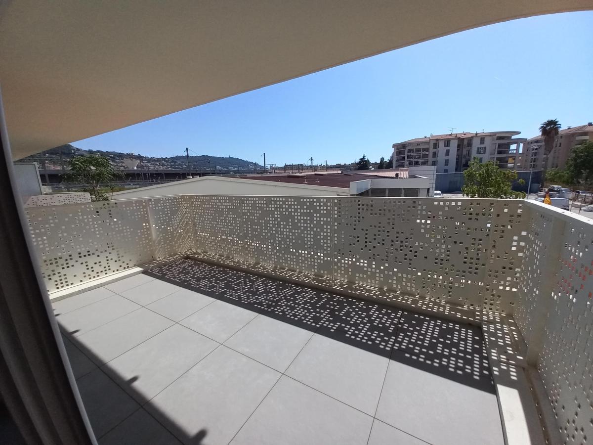 
																																							3 pièces - 
																																						1er étage - 61m² - 1 133,48 € - Photo #1