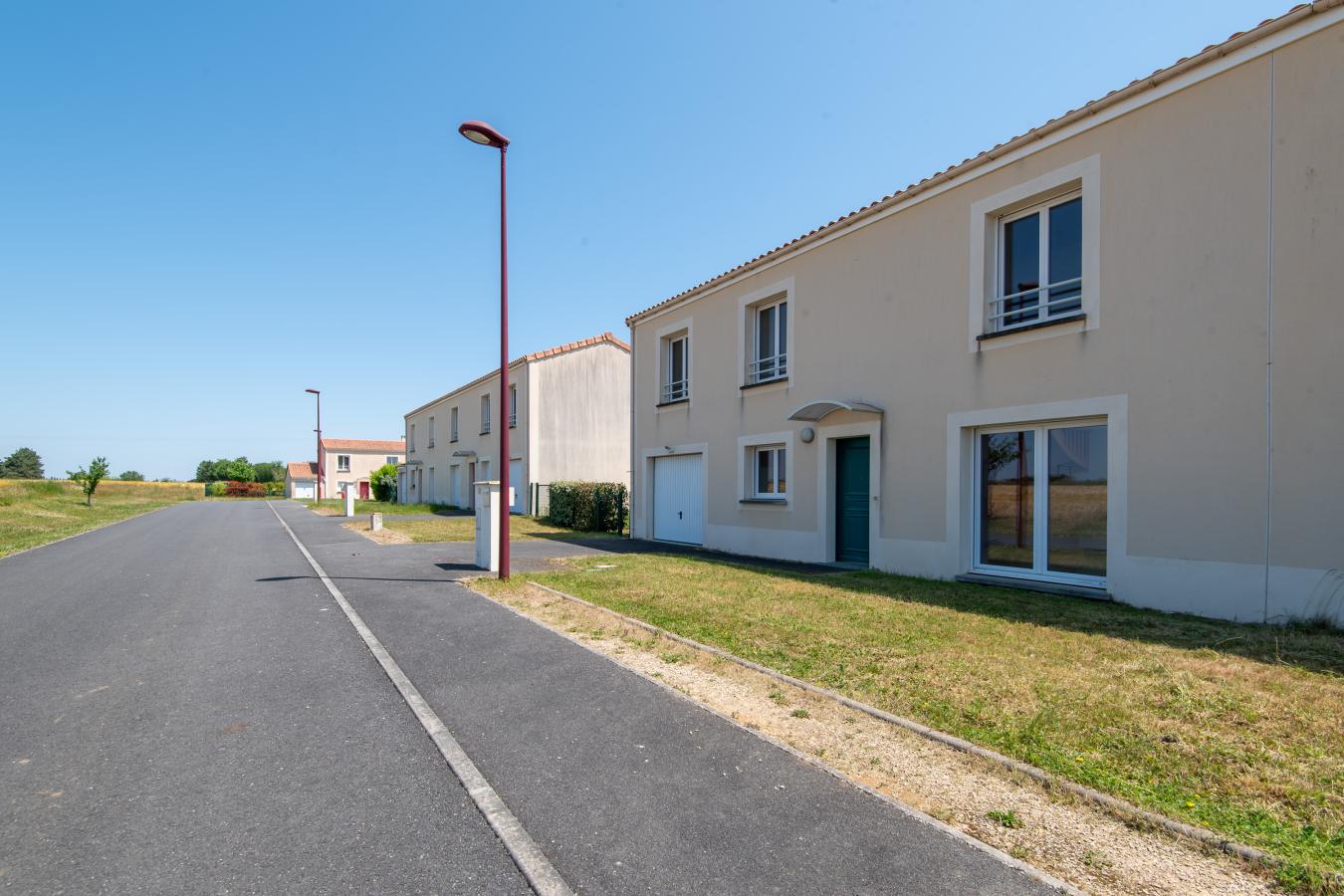 
																																							5 pièces - 
																																						RDC - 106m² - 646,56 € - Photo #1