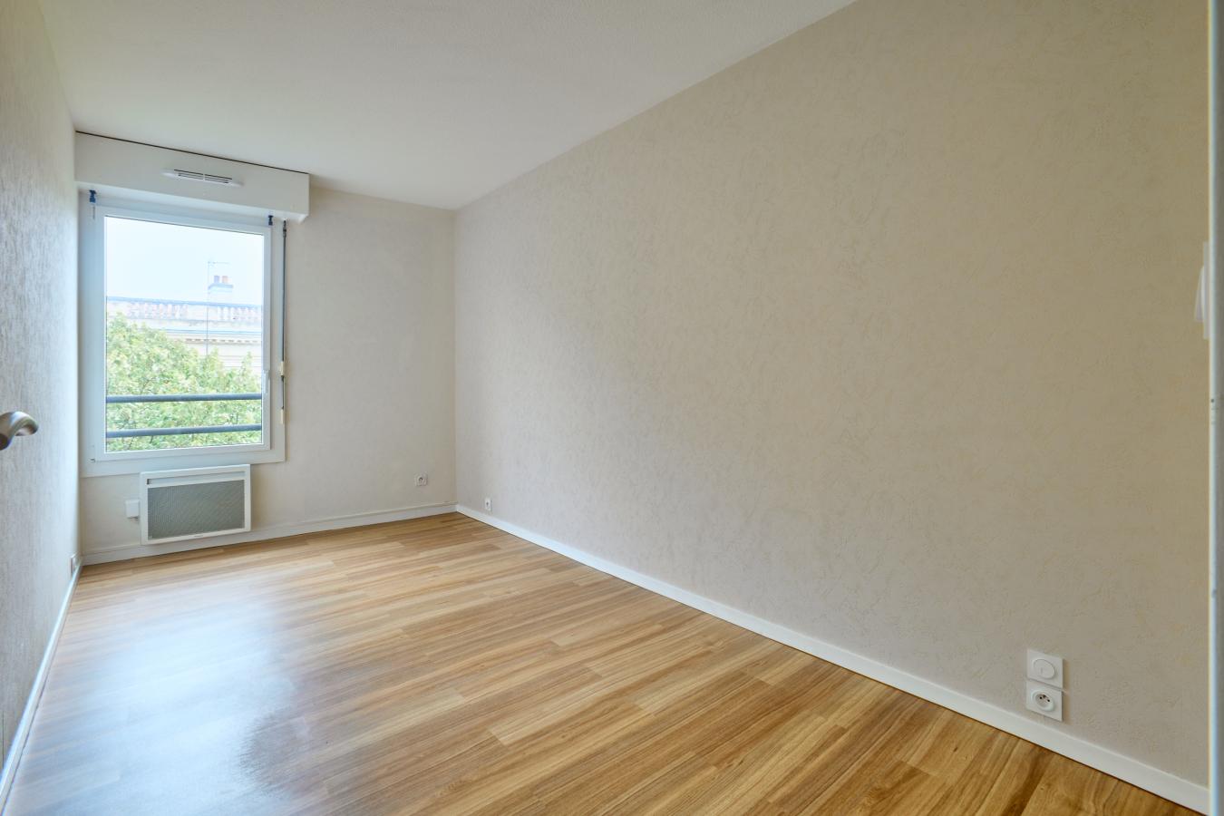 
																																							3 pièces - 
																																						3ème étage - 76m² - 1 202,01 € - Photo #6