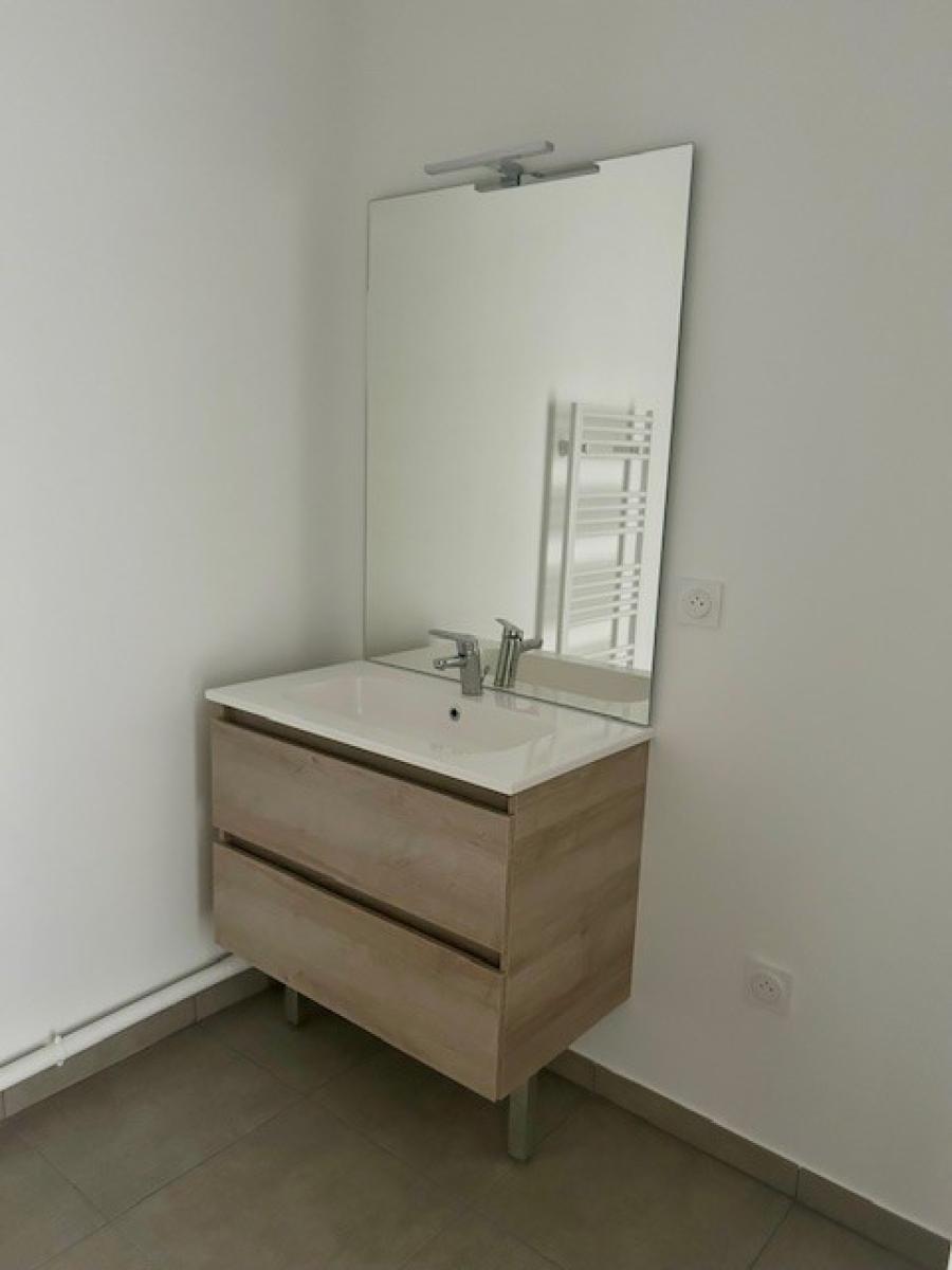 
																																							4 pièces - 
																																						3ème étage - 79m² - 1 072,40 € - Photo #3
