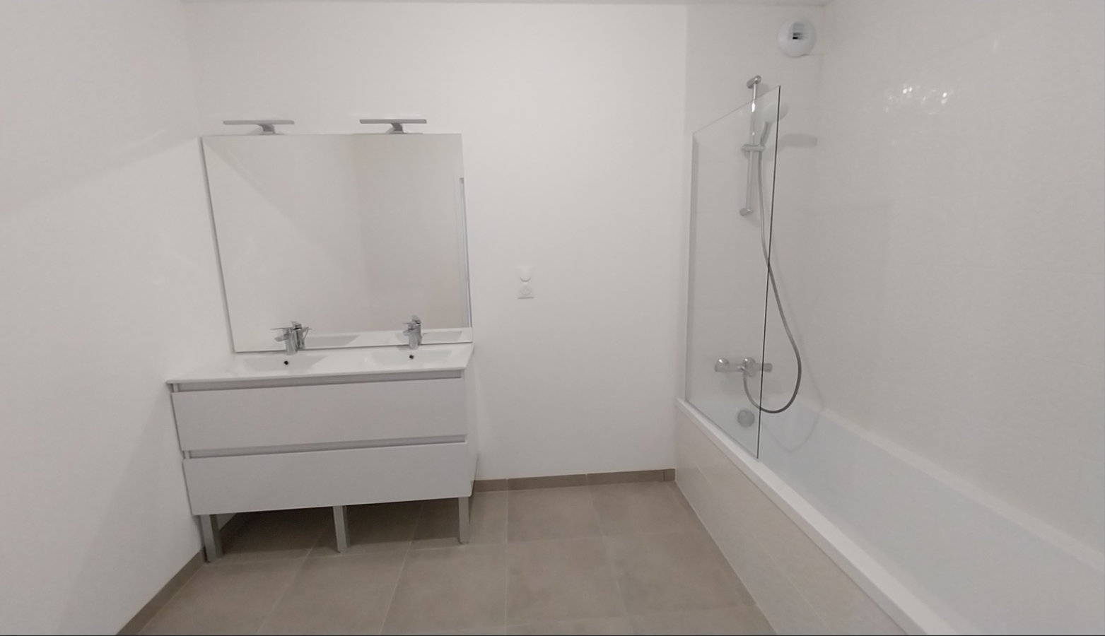 
																			4 pièces - 
																		3ème étage - 100m² - 1 043,43 € - Photo #5