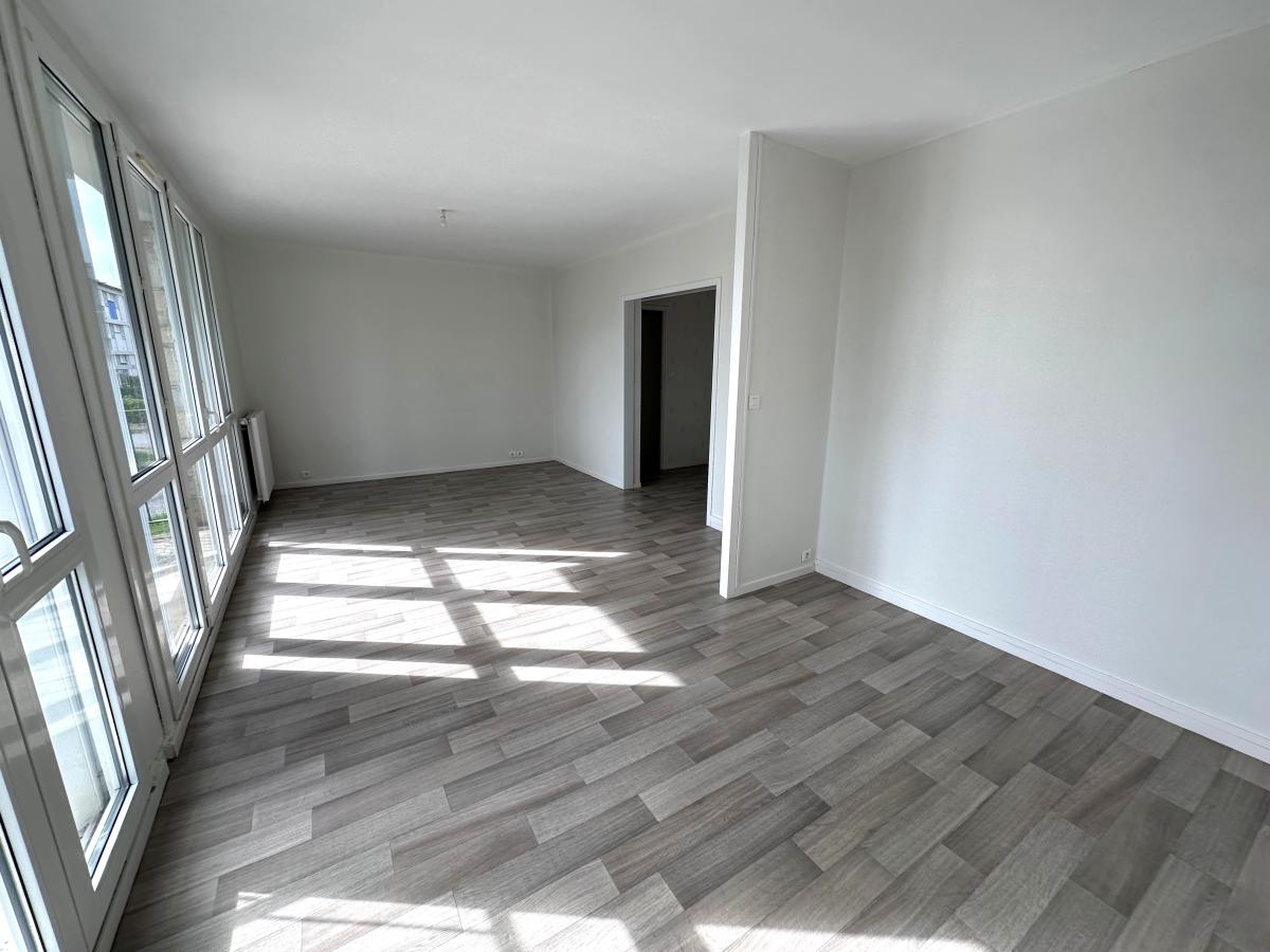 
																																							3 pièces - 
																																						RDC - 67m² - 631,92 € - Photo #1