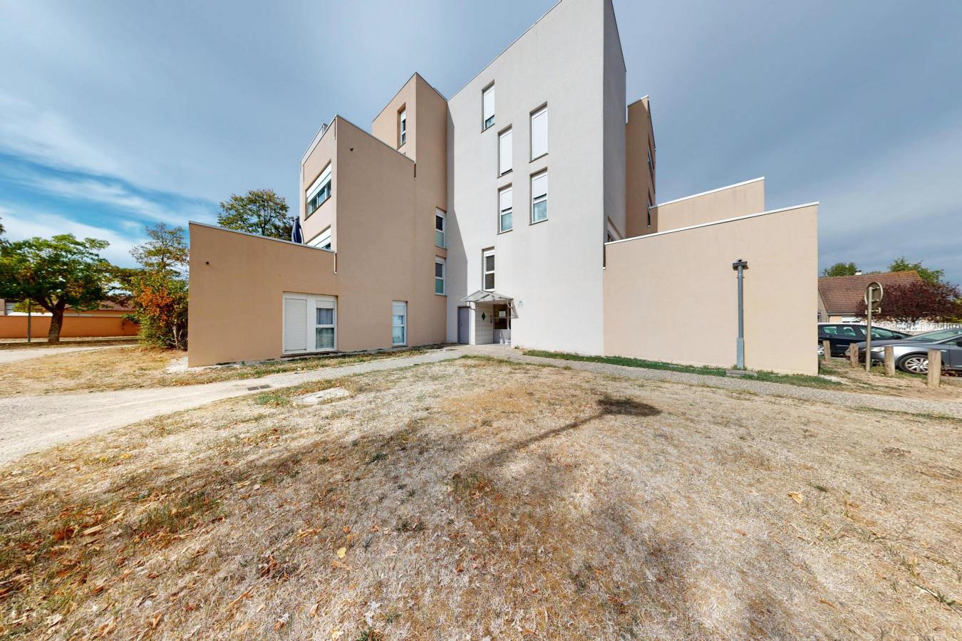 
																																							4 pièces - 
																																						1er étage - 83m² - 90 860 € - Photo #1