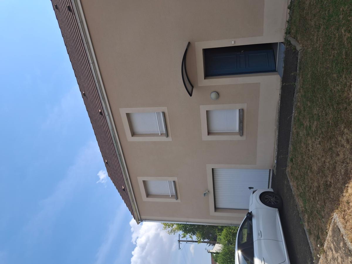 
																																							5 pièces - 
																																						RDC - 106m² - 911,21 € - Photo #2