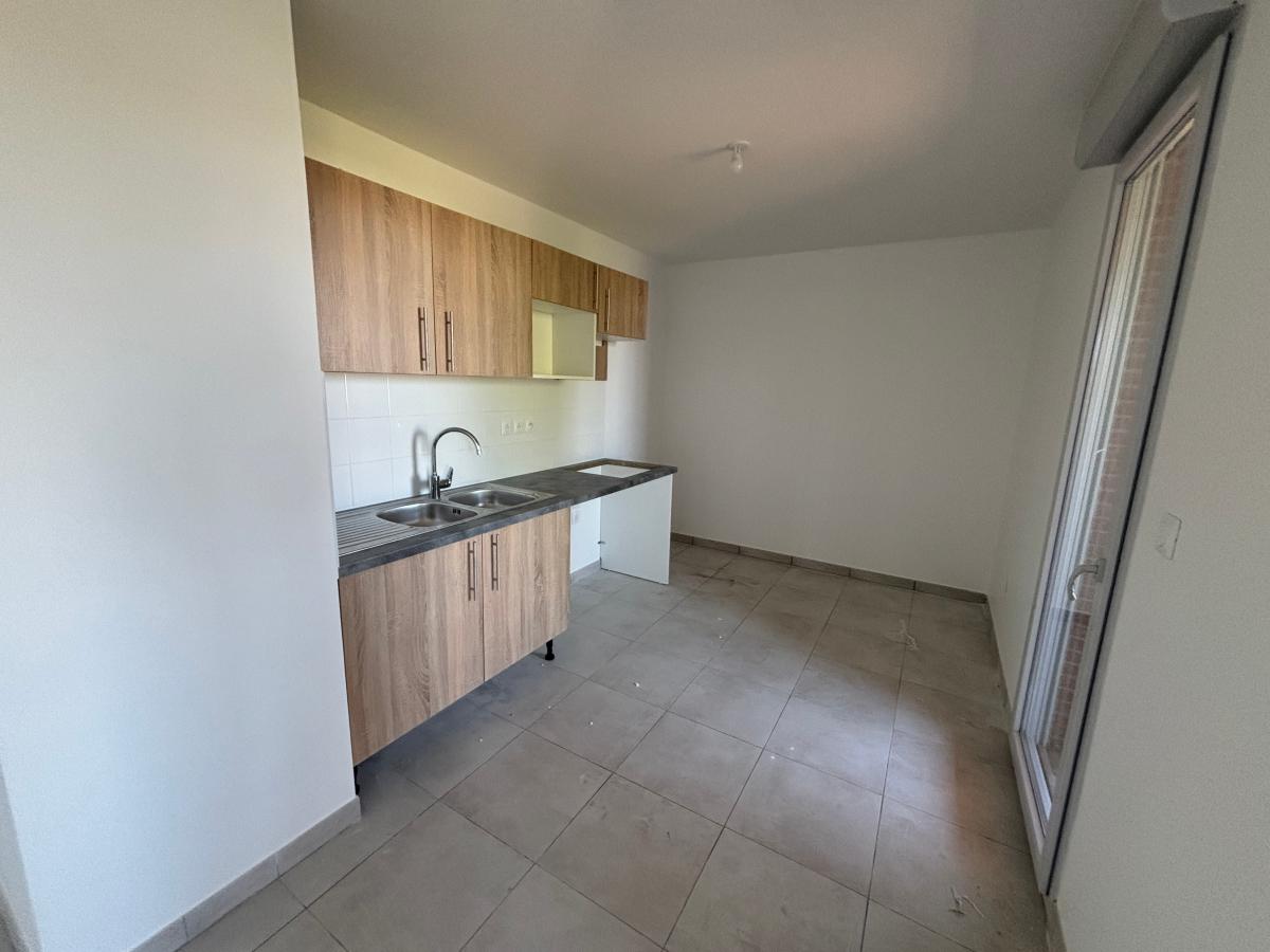 
																																							4 pièces - 
																																						2ème étage - 91m² - 983,68 € - Photo #2
