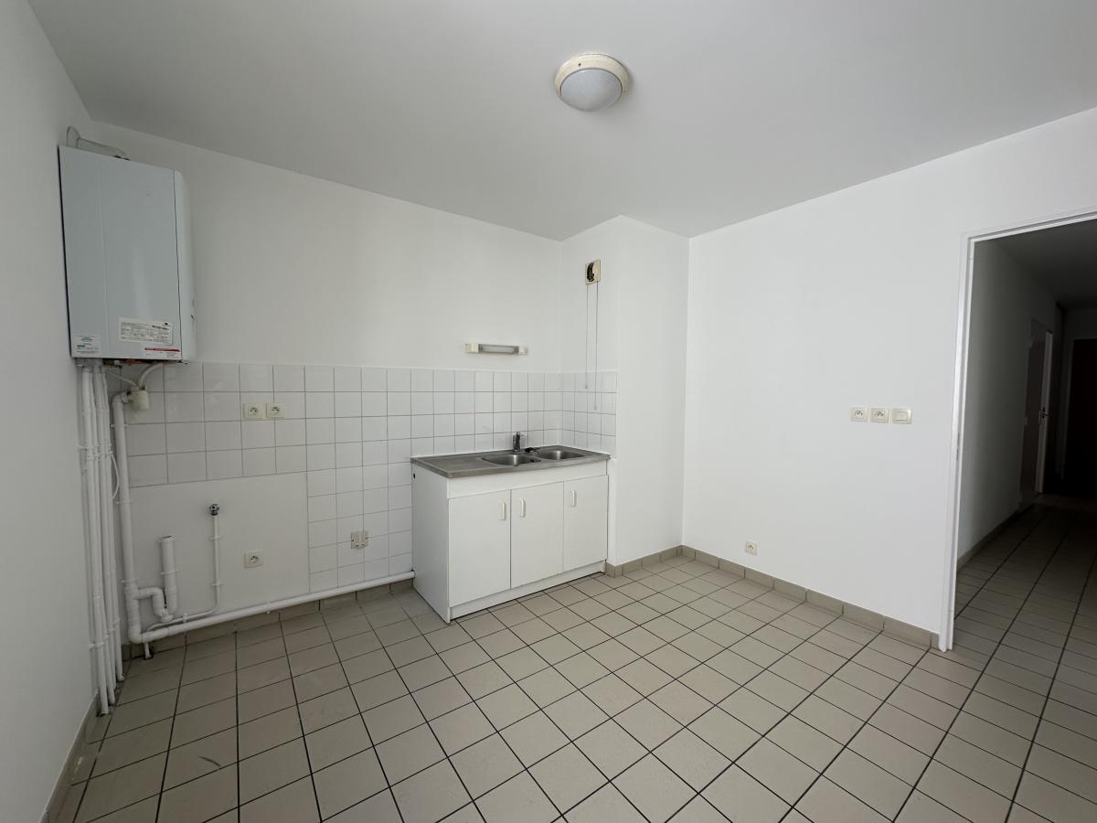 
																			4 pièces - 
																		2ème étage - 83m² - 920,64 € - Photo #3