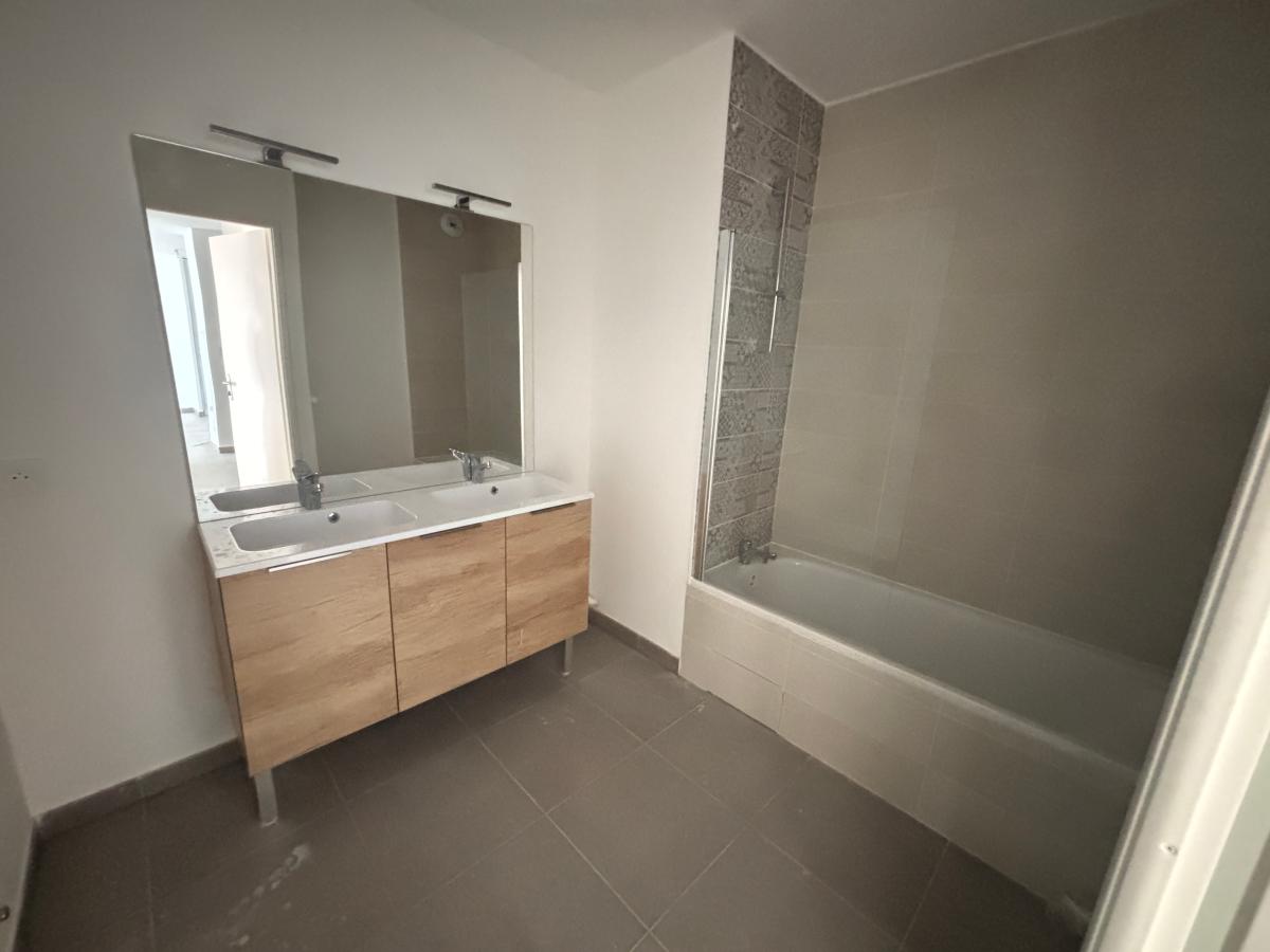3 pièces - 1er étage - 66m² - 706,11 € - Photo #5