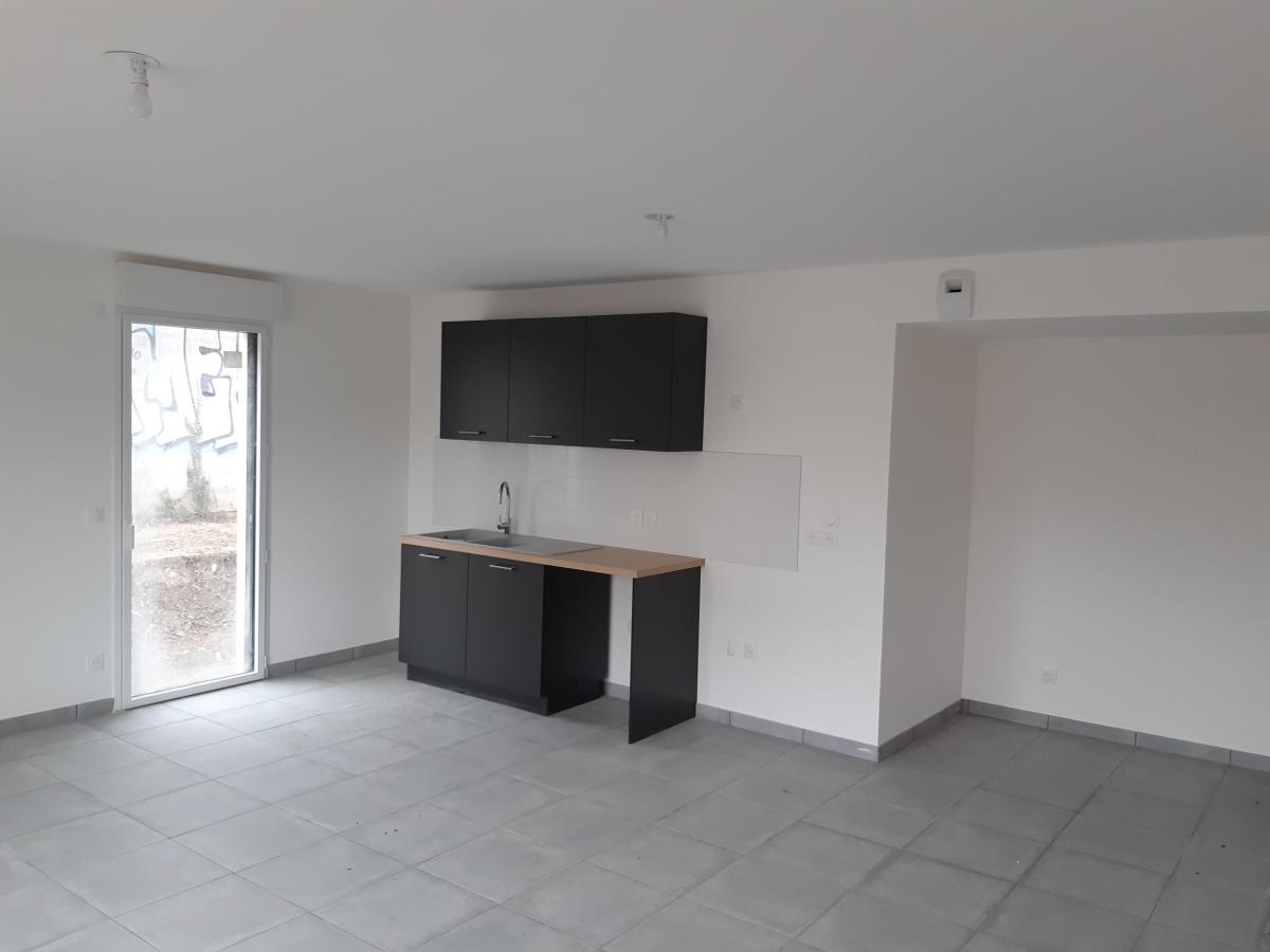 
																			4 pièces - 
																		RDC - 92m² - 1 213,38 € - Photo #0