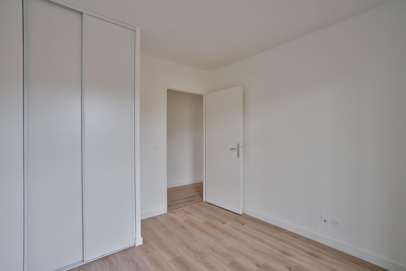 
																			4 pièces - 
																		5ème étage - 82m² - 1 634,35 € - Photo #4