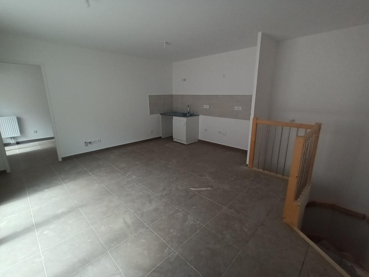 
																			4 pièces - 
																		RDC - 77m² - 1 226,84 € - Photo #2