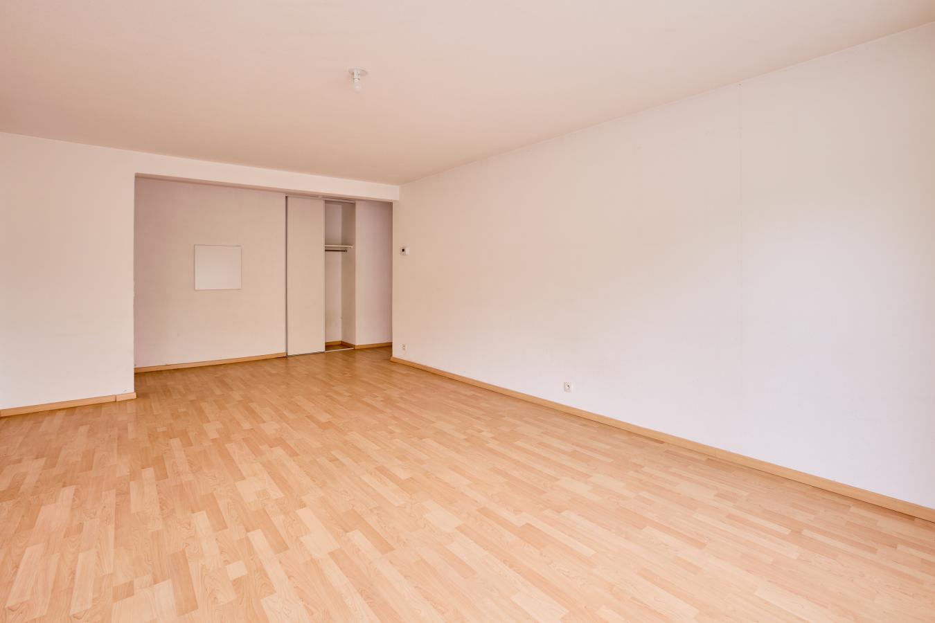 
																																							5 pièces - 
																																						2ème étage - 106m² - 1 366,46 € - Photo #5