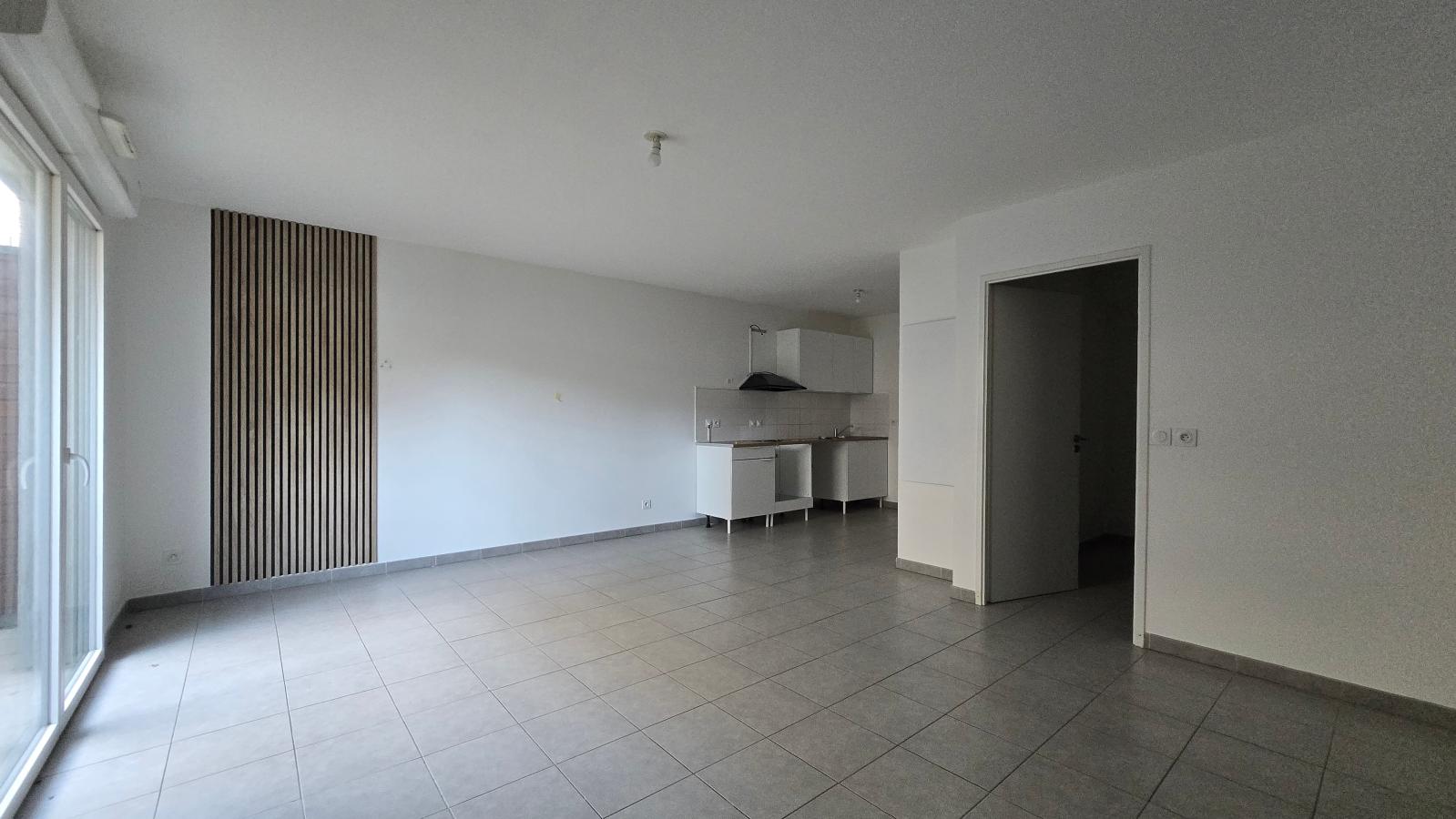 
																																							2 pièces - 
																																						RDC - 53m² - 888,75 € - Photo #2