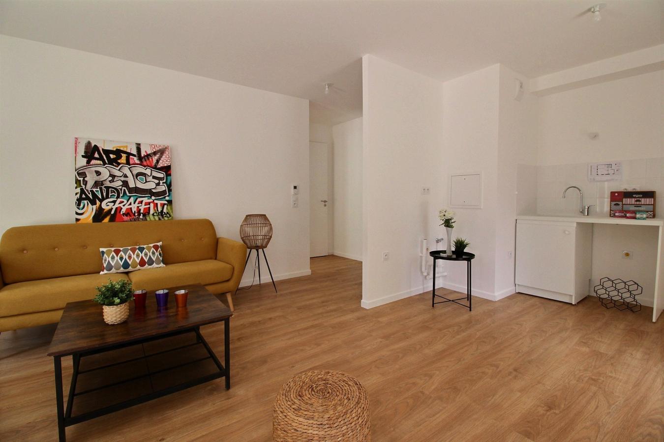 
																																							4 pièces - 
																																						1er étage - 82m² - 1 602,00 € - Photo #3