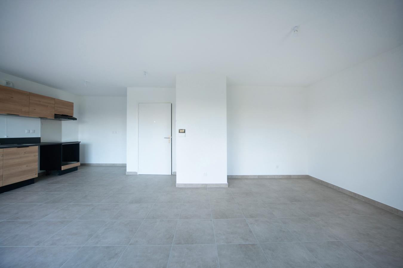 
																			4 pièces - 
																		3ème étage - 85m² - 1 018,27 € - Photo #5