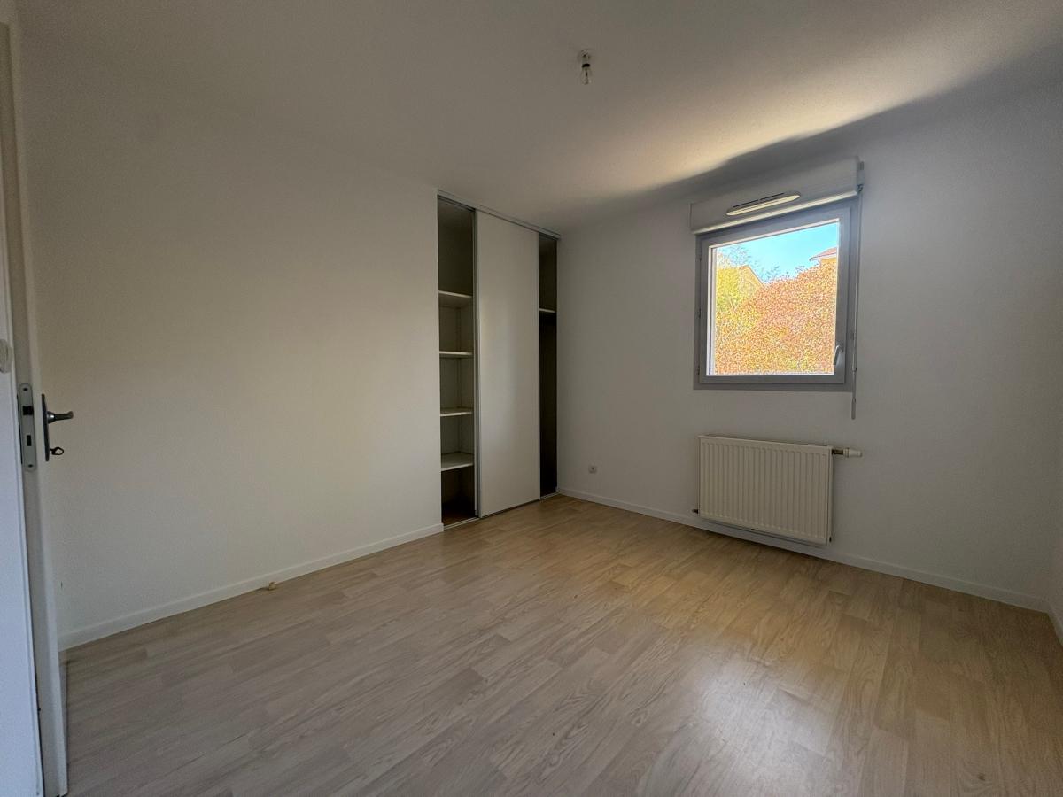 
																																							5 pièces - 
																																						RDC - 95m² - 1 171,95 € - Photo #2