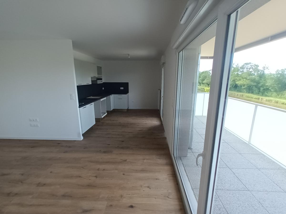 
																																							4 pièces - 
																																						1er étage - 82m² - 990,62 € - Photo #3