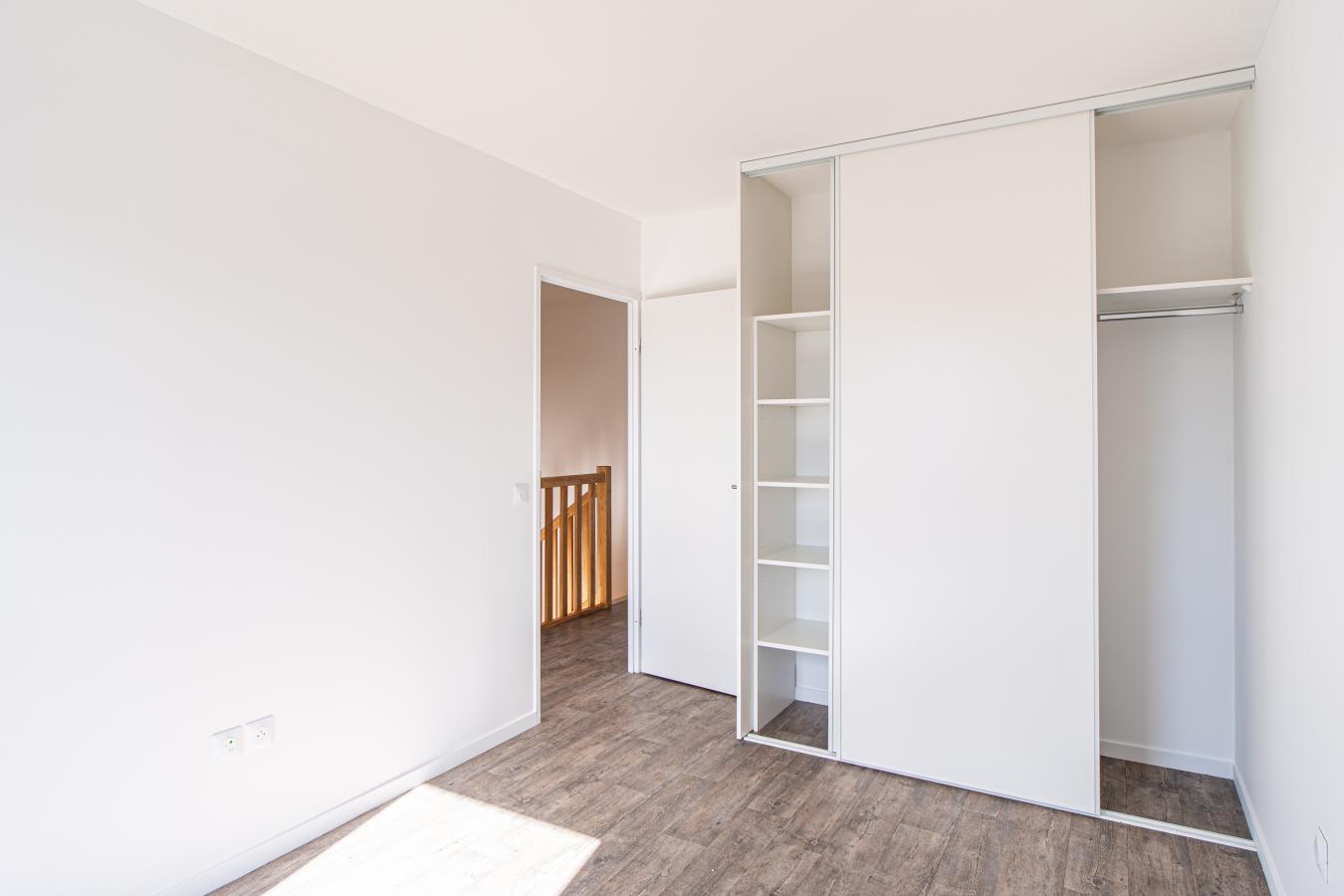 
																																							4 pièces - 
																																						RDC - 84m² - 978,42 € - Photo #3