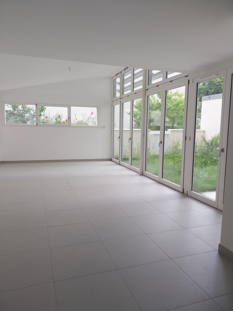 
																																							3 pièces - 
																																						RDC - 96m² - 2 116,28 € - Photo #1