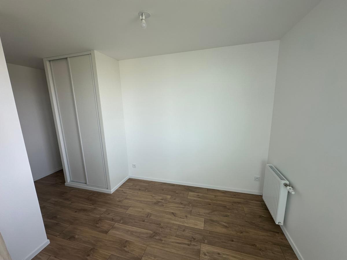 
																																							4 pièces - 
																																						15ème étage - 86m² - 1 096,60 € - Photo #7