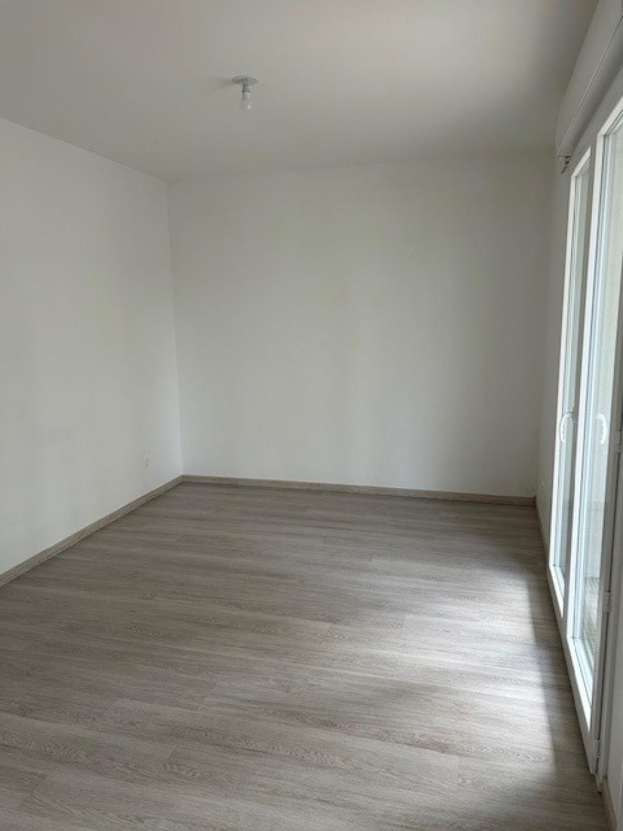 3 pièces - 6ème étage - 61m² - 819,29 € - Photo #4