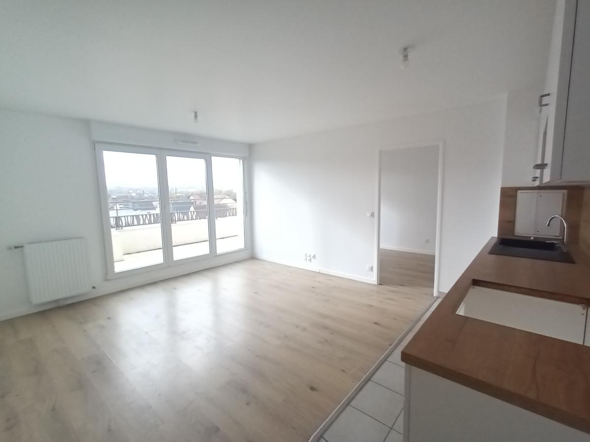 4 pièces - 2ème étage - 76m² - 1 222,76 € - Photo #0