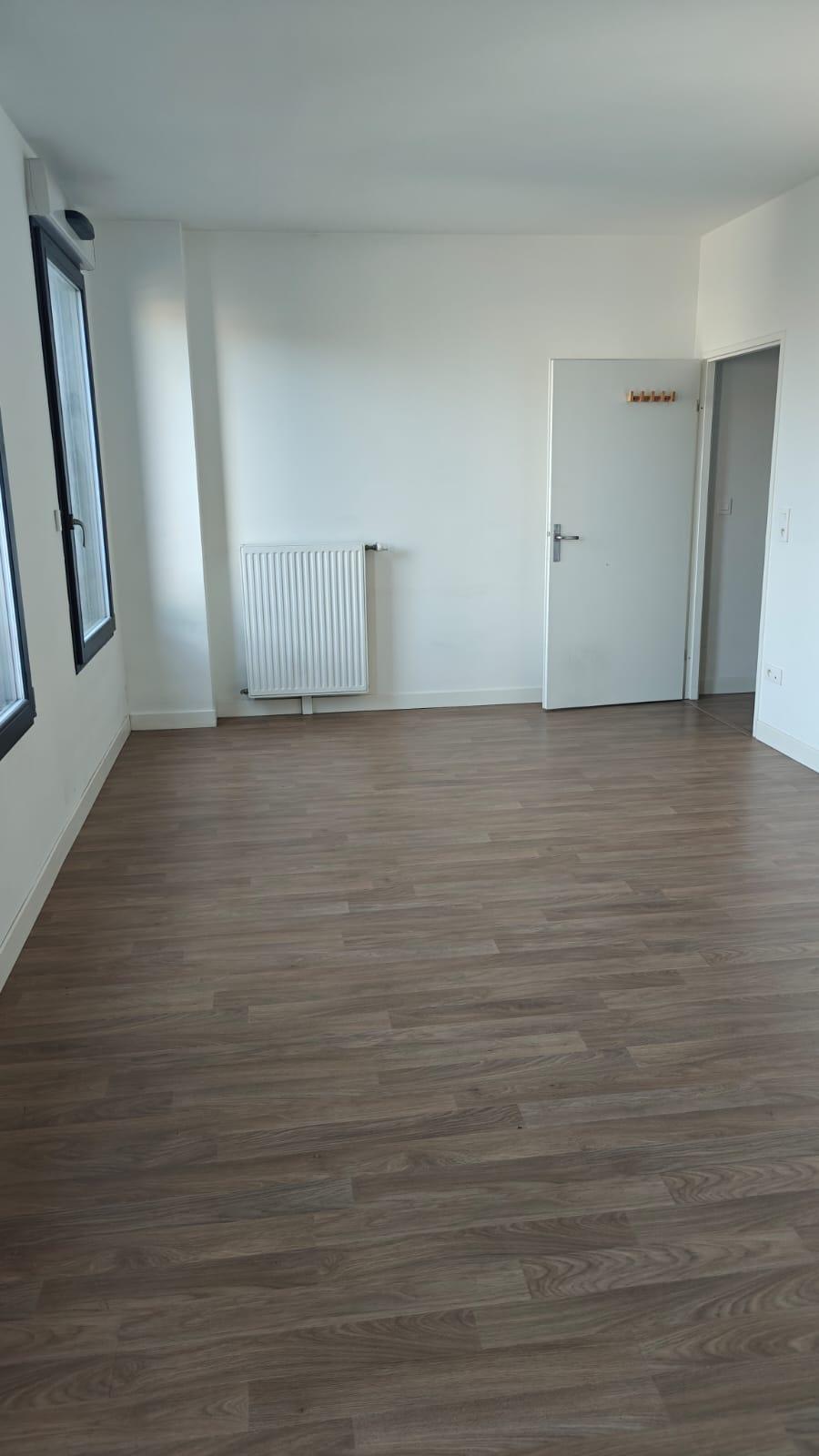 3 pièces - 1er étage - 61m² - 1 615,20 € - Photo #2